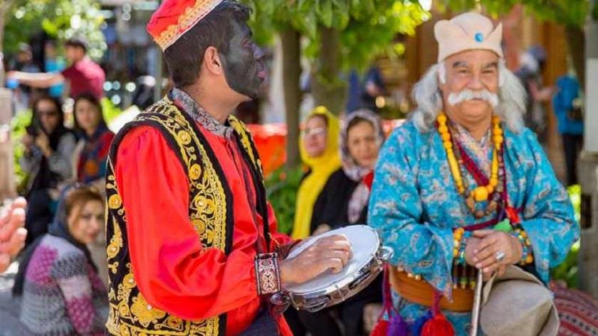 Iranpress: Haji Firouz and Amu  Nowruz; symbols of Iranian Nowruz