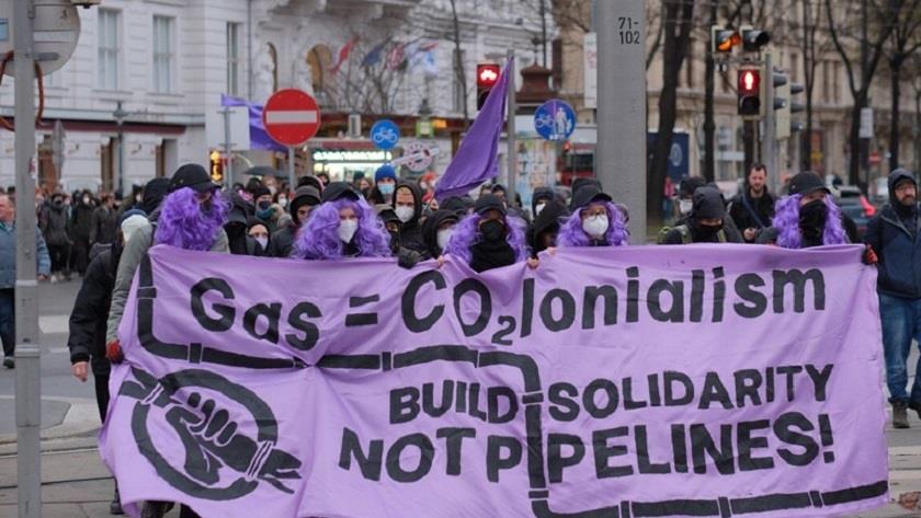 Iranpress: Vienna gas talks protest leaves 2 police hurt, 143 people arrested 
