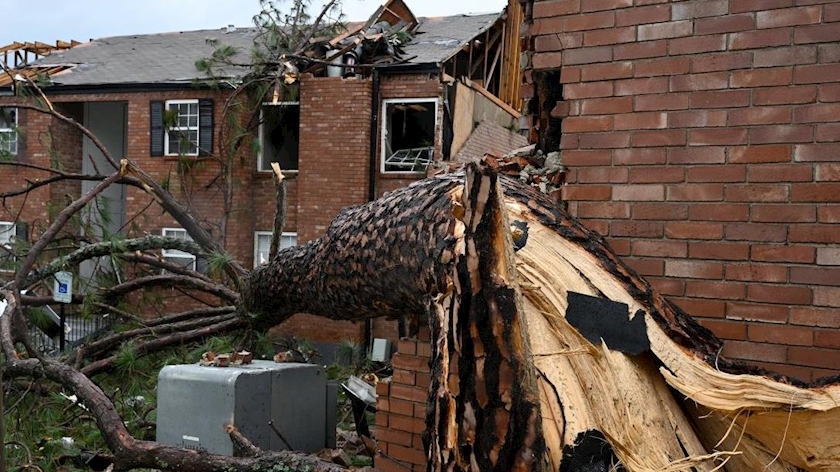 Iranpress: Tornadoes tear through central US