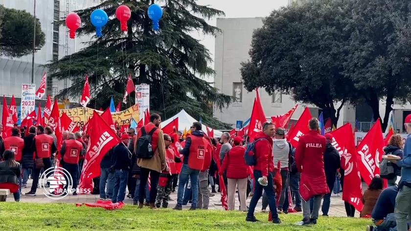 Iranpress: Construction crisis in Italy