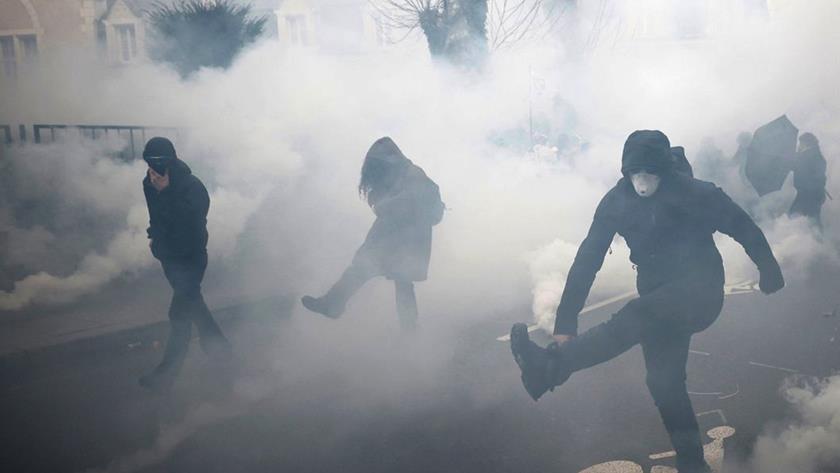 Iranpress: Pension protesters target Paris bistro favoured by Macron