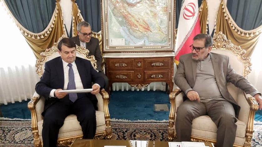 Iranpress: Shamkhani: Reduction of US Dollar influence to minimize West economic dominance