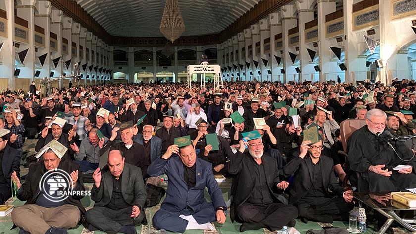 Iranpress: Qadr nights in Iran Tabriz; mourning with blood donation