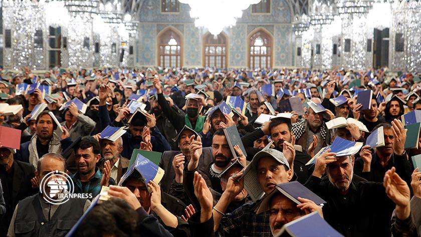 Iranpress: Laylat al-Qadr rituals held in Holy Shrine of Imam Reza(AS)