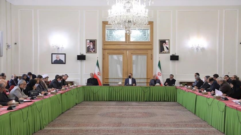 Iranpress: FM briefs MPs on latest developments in Iran