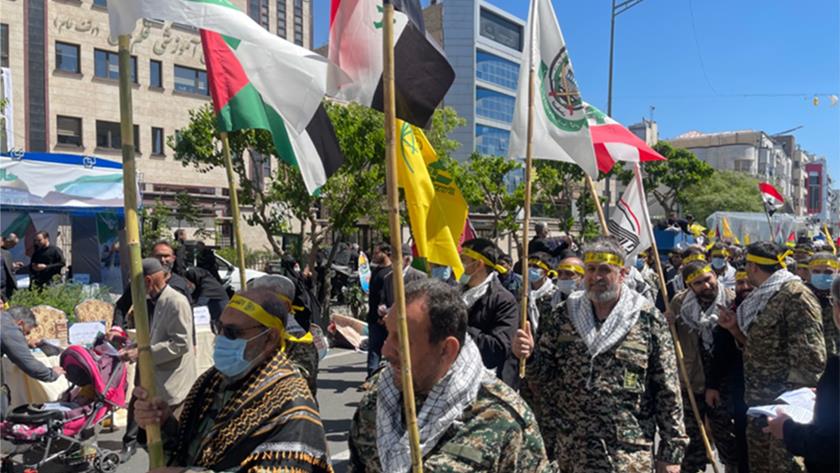 Iranpress: Military, state officials participate in Int