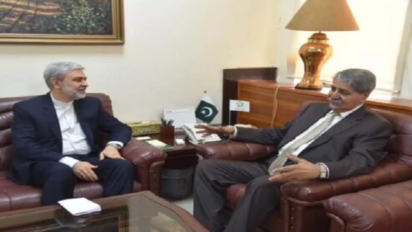 Iranpress: Pakistan welcomes expansion of trade, investment with Iran