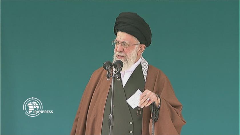 Iranpress: Leader: Enemies change their strategy against Iranian nation