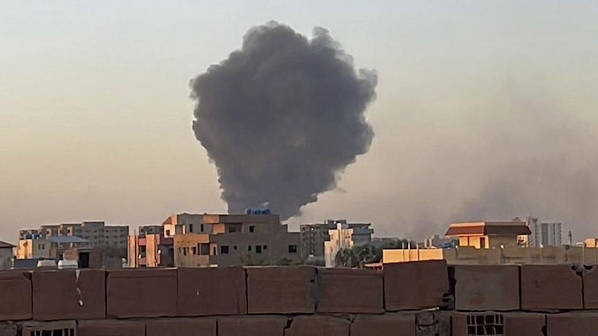 Iranpress: Diplomatic missions, foreign nationals leaving Sudan as fighting intensifies