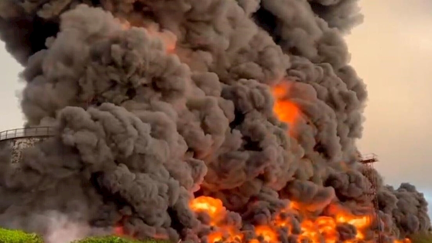Iranpress: Drone strike engulfs fuel depot in Sevastopol port in Crimea