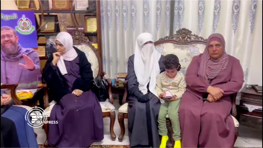 Iranpress: Palestinians attend Sheikh Adnan