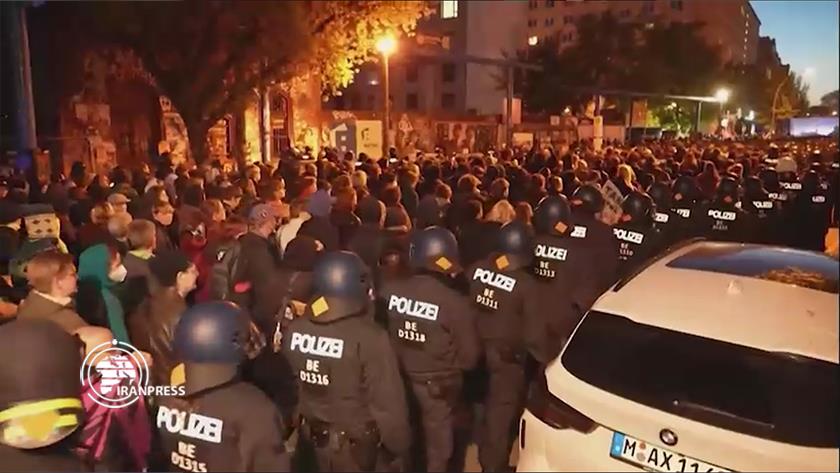 Iranpress: German police clash with protesters on Int