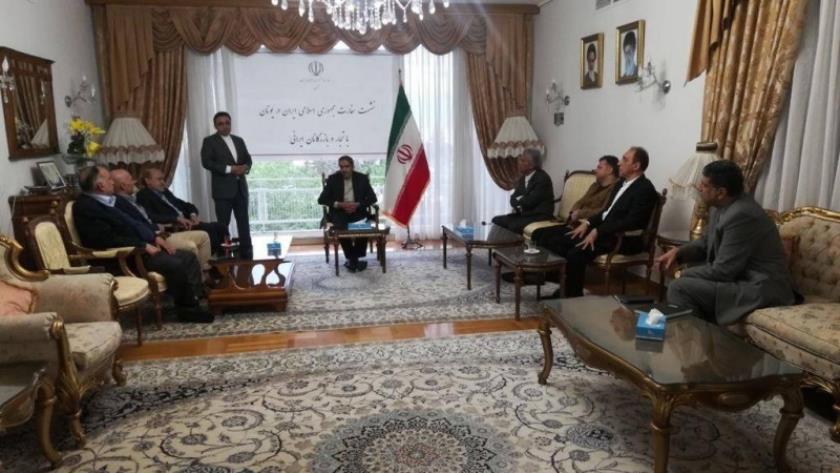 Iranpress: Greece; Iranian businessmen hold meeting