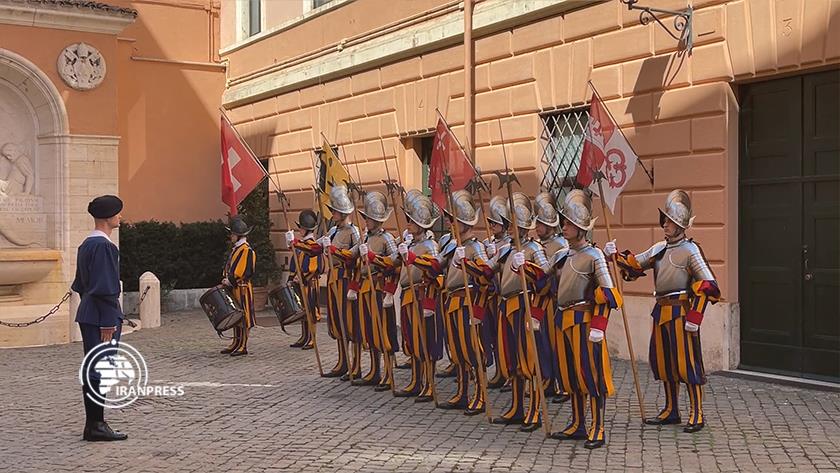 Iranpress: Vatican Swiss Guard protects Pope