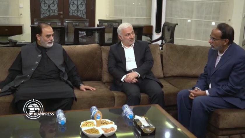 Iranpress: Iran, Pakistan to boost trade ties