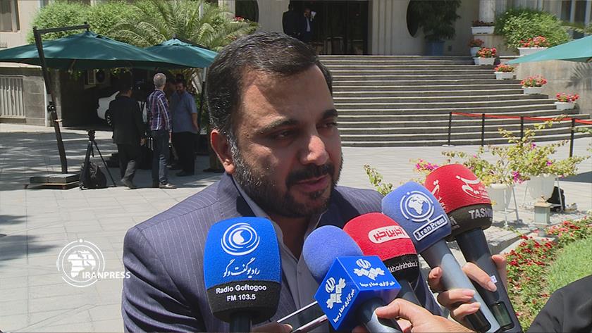 Iranpress: ICT Ministry consults for video call facilitation