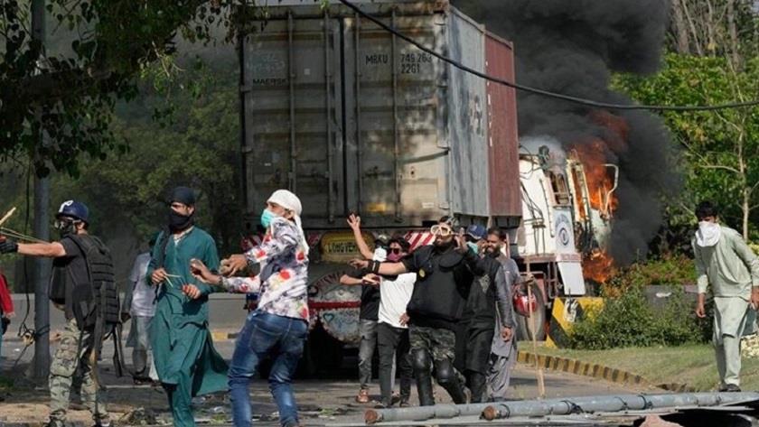 Iranpress: Imran Khan