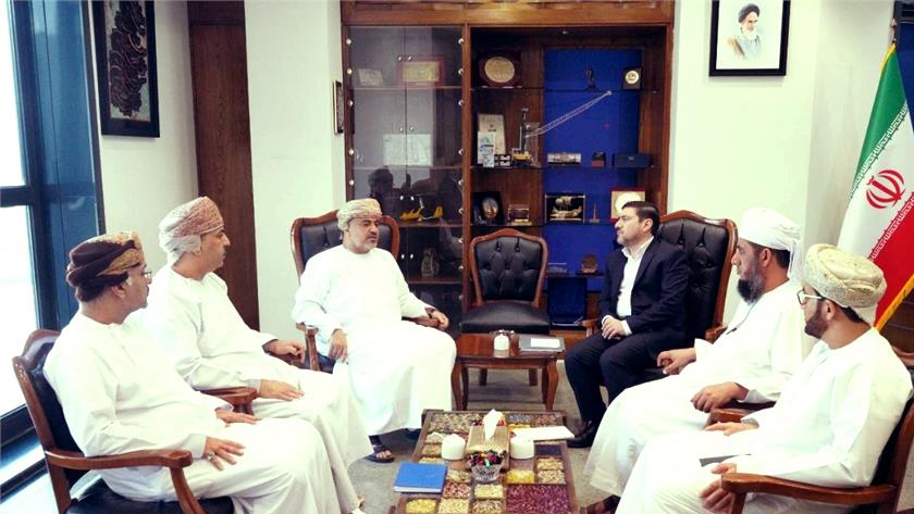 Iranpress: Iran, Oman urge to boost maritime, logistics cooperation