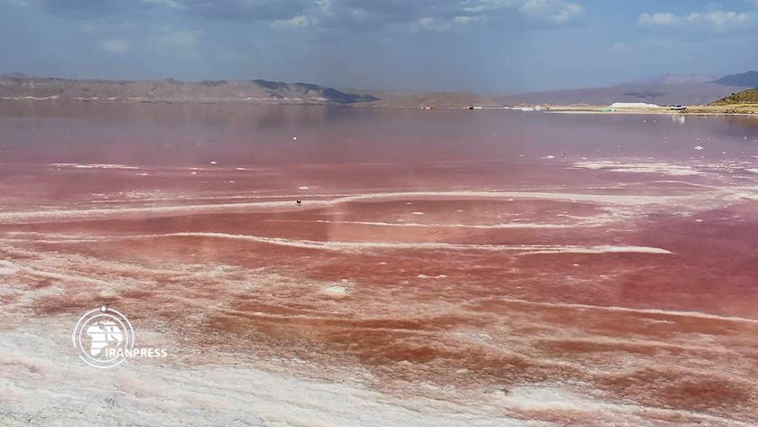 Iranpress: Iran tourist attractions; Maharloo Lake