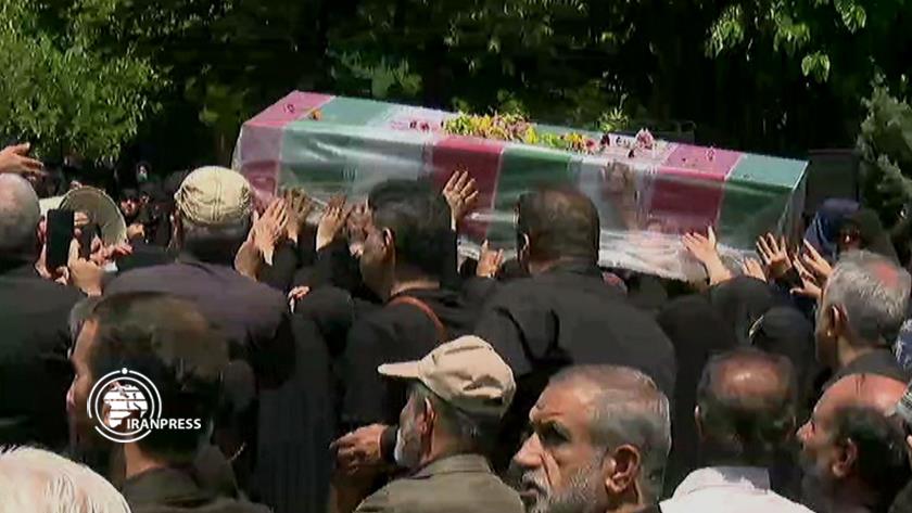 Iranpress: Tehran bids farewell to unknown soldier martyred in Iraq war