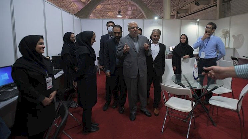 Iranpress: Iranian manufacturers outnumber suppliers for first time: Oil minister