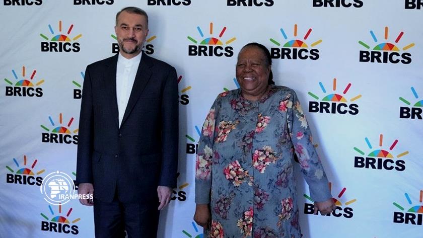 Iranpress: Iran, South Africa confer on boosting bilateral ties