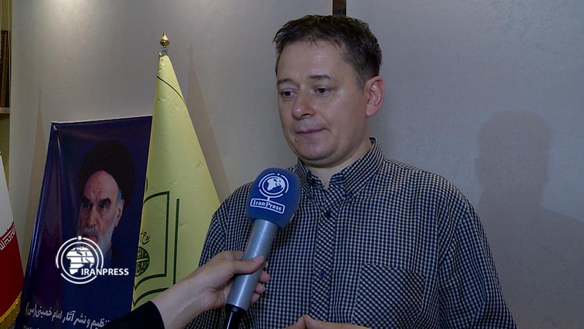 Iranpress: Romainian student: Imam Khomeni inspired not only Muslims, but whole world