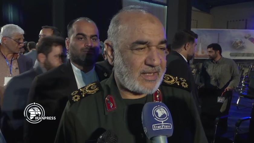 Iranpress: Salami: Iran achieved knowledge of diversifying offensive, defensive systems 