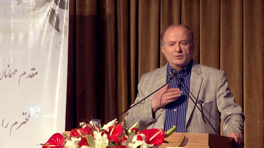 Iranpress: Iran; Reducing health costs, pharmacists