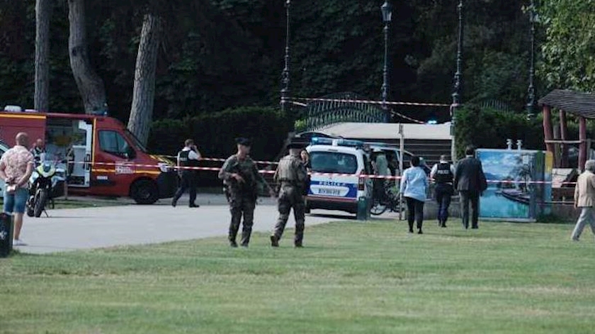 Iranpress: Knifeman attacks children in France