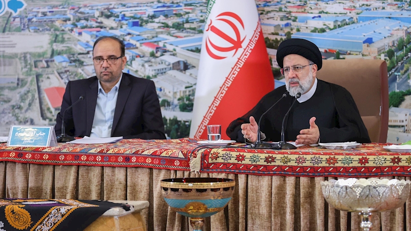 Iranpress: Pres. Raisi: Production surge only solution to economic problem