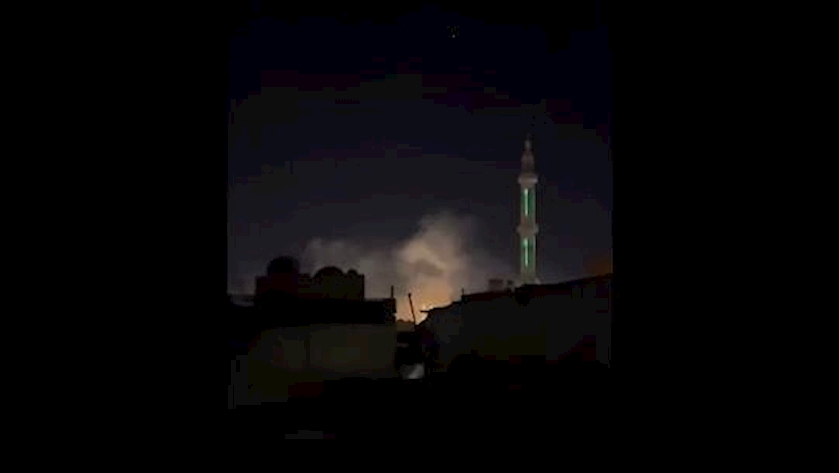 Iranpress: Syrian air defense downs hostile target near Damascus