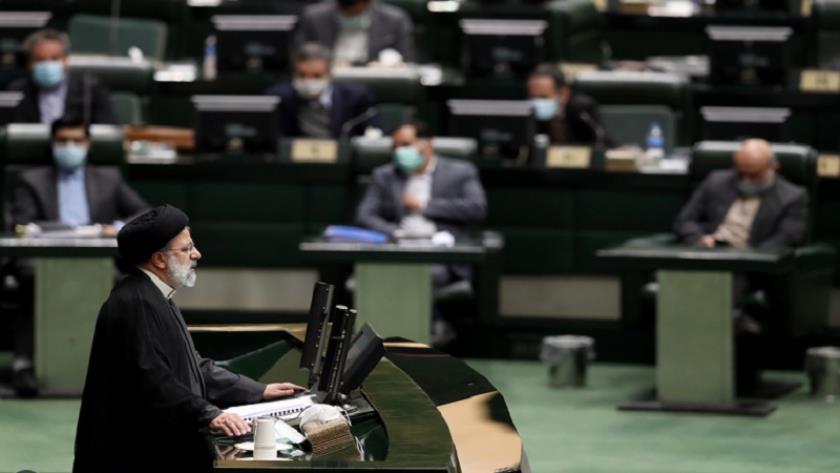 Iranpress: Raisi presents 7th development program to parliament