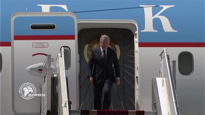 Iranpress: Uzbekistan President arrives in Tehran 