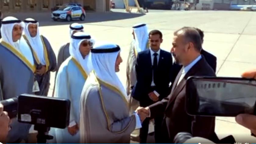 Iranpress: Iranian FM arrives in Kuwait