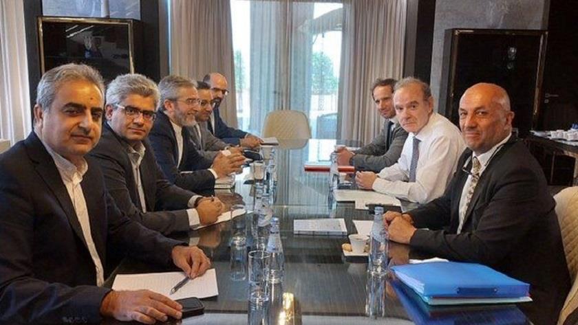 Iranpress: Iran, EU delegations hold intense talks in Doha