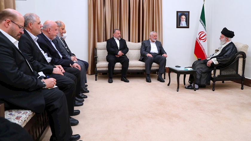 Iranpress: Leader emphasizes Palestinian youth