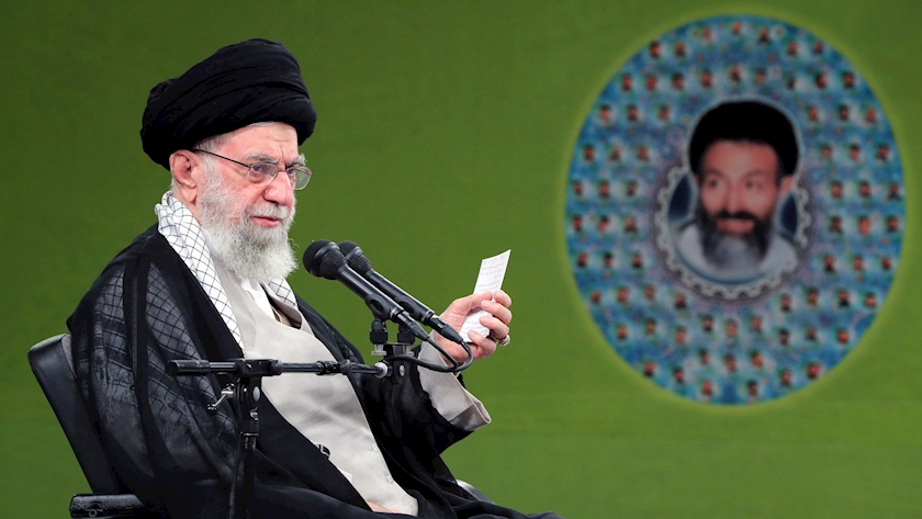 Iranpress: Leader: Protecting mental security of society helps restore public rights