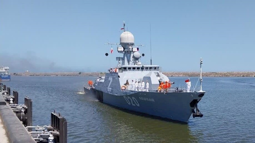 Iranpress: Russian missile launcher docks in Anzali Port