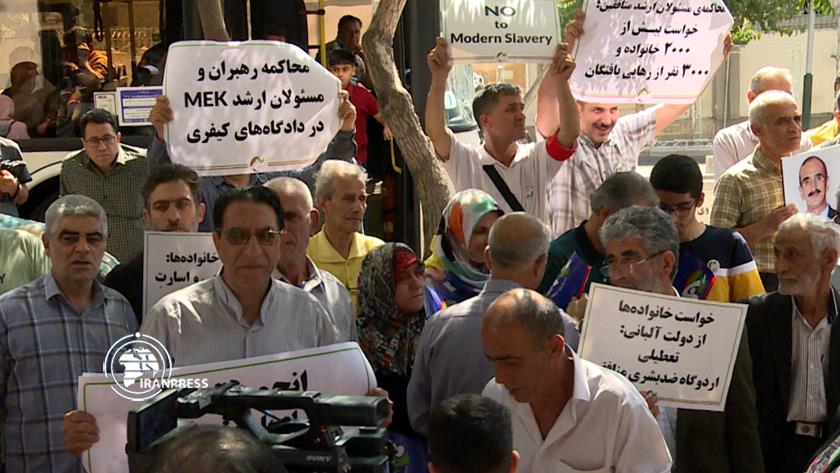 Iranpress: Families of MKO members gather outside Turkish embassy in Tehran