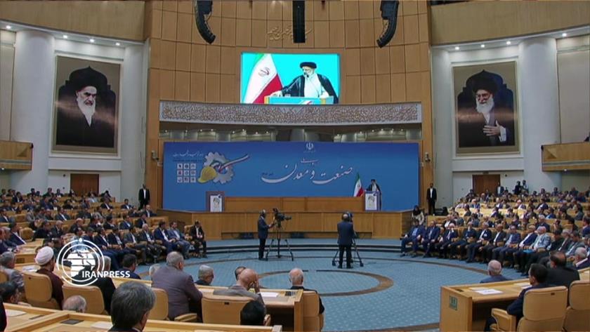 Iranpress: Pres. Raisi offers tax incentives for producers