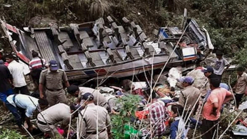 Iranpress: India bus crash kills at least 25 people