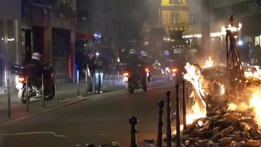 Iranpress: France plunges deeper into crisis