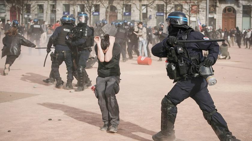 Iranpress: Iran to France: Stop violence, hark protesters