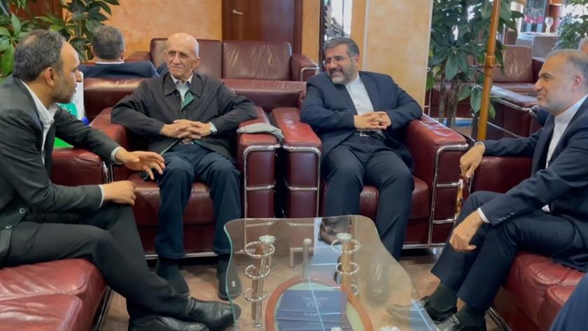 Iranpress: Culture Minister arrives in Moscow