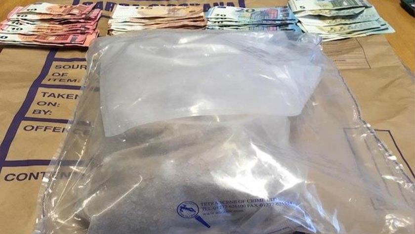 Iranpress: Police arrest man with 77 kg heroin in south Afghanistan