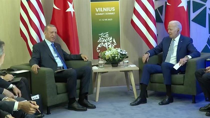 Iranpress: Erdogan meets Biden on NATO summit 