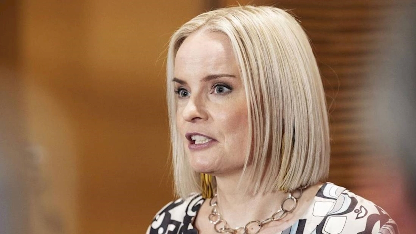 Iranpress: Finnish finance minister apologises for 