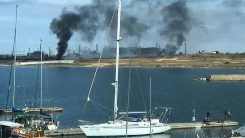 Iranpress: Russia attacks Ukraine’s Odesa, explosions reported in Sevastopol