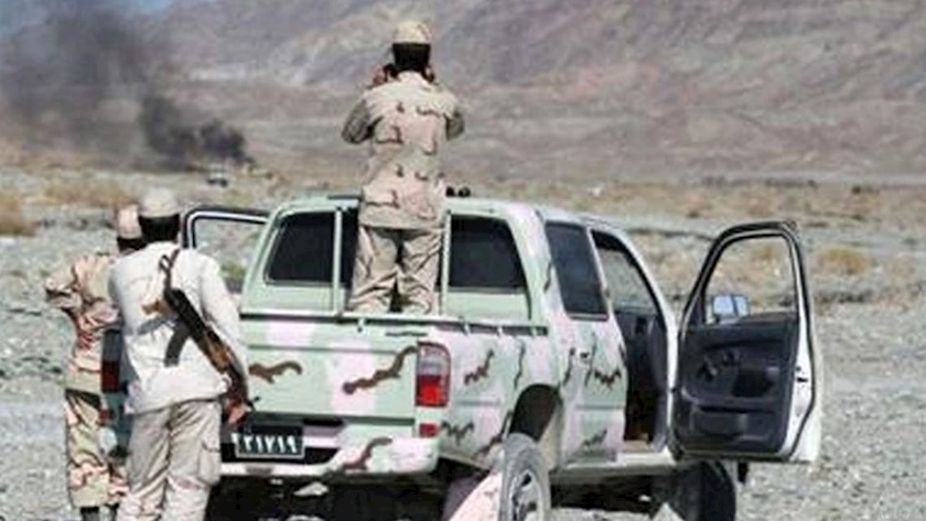Iranpress: Two Iranian policemen martyr in clash with smugglers